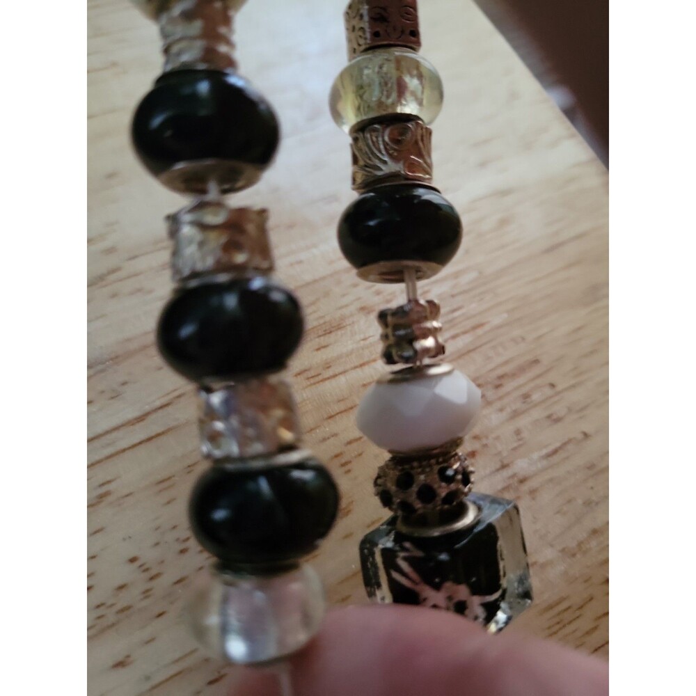 Charm Bracelet Black & White Beads Enamel Silver Tone Glass Stretchy Band - Picture 6 of 6